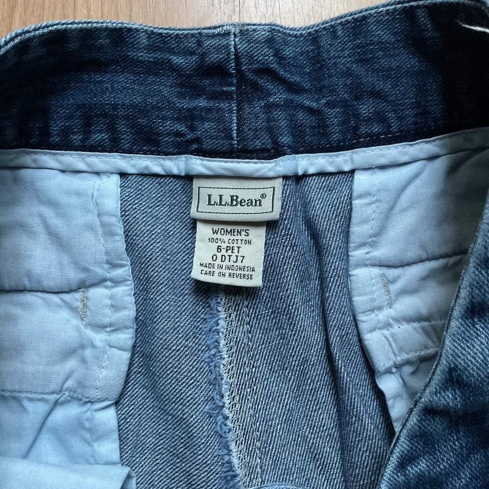 L.L.Bean Women’s Straight Leg Blue Jeans - Picture 2 of 3